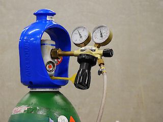 Gasprüfungen für Kleinflaschenanlagen